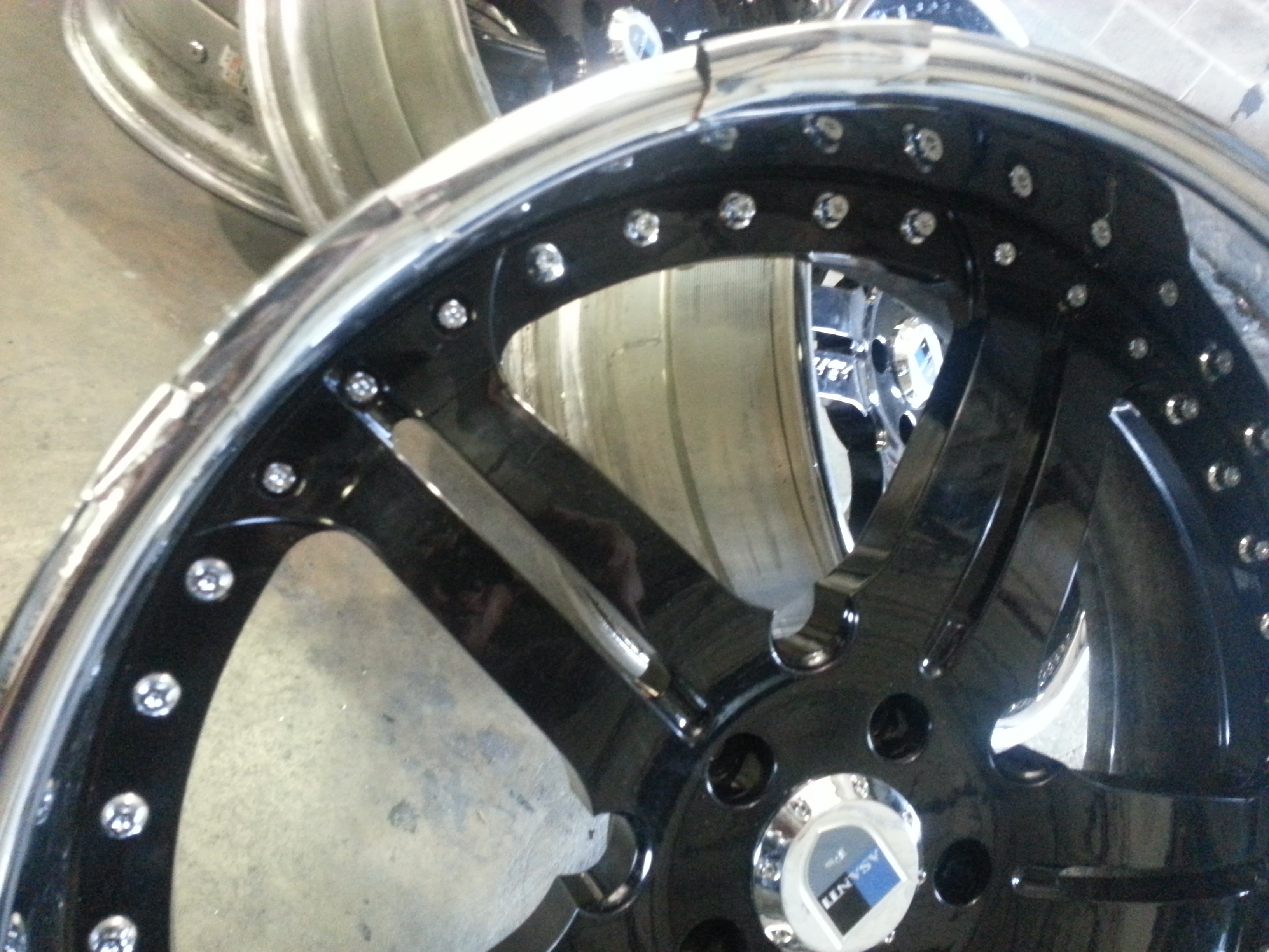 Damaged bent 22 inch asanti wheel pic 4 with chrome chipping flaking Damaged bent 22 inch asanti wheel pic 4 with chrome chipping flaking